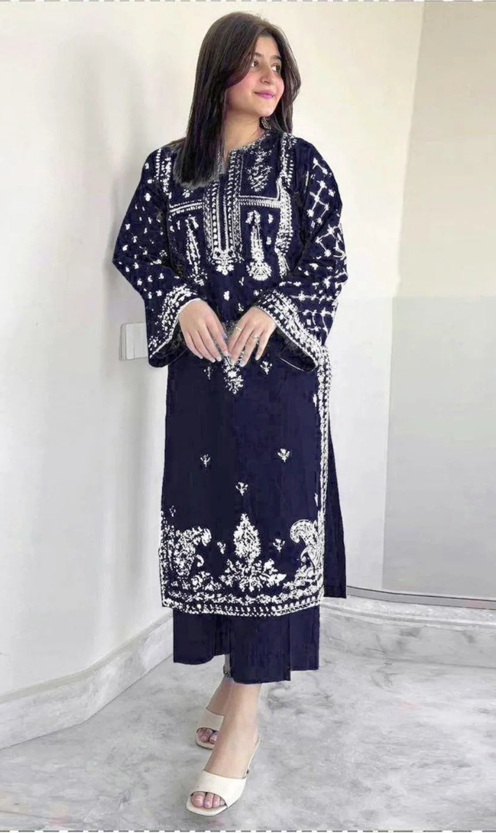 Women Embroidered Dhanak Suit Blue 2 Pcs