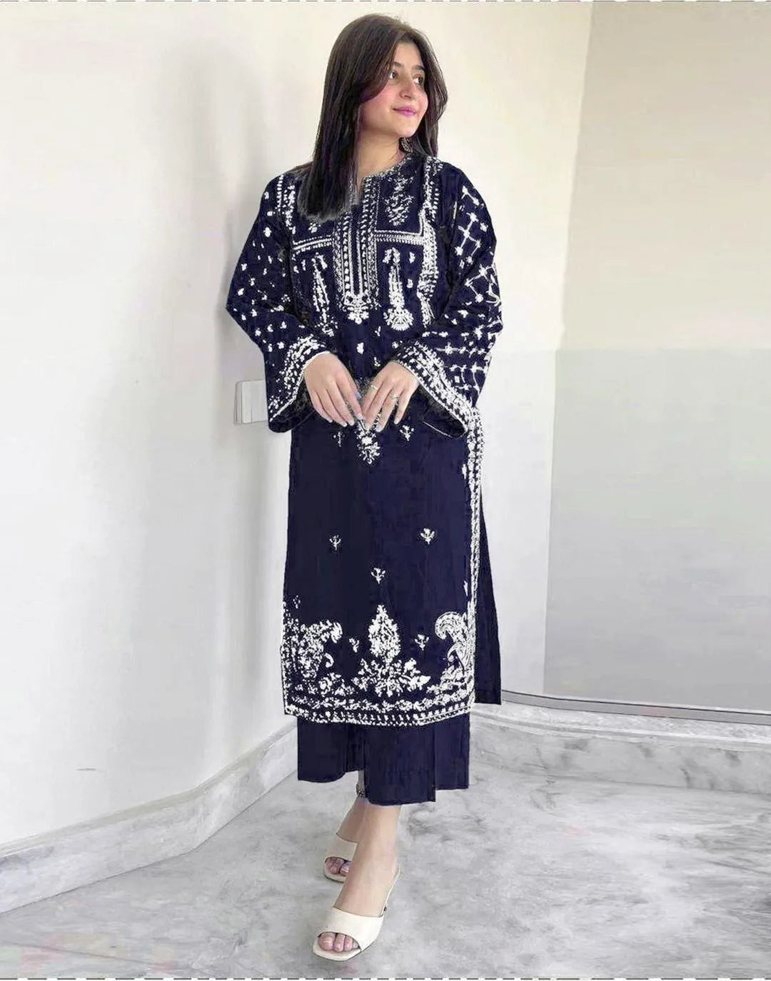 Women Embroidered Dhanak Suit Blue 2 Pcs
