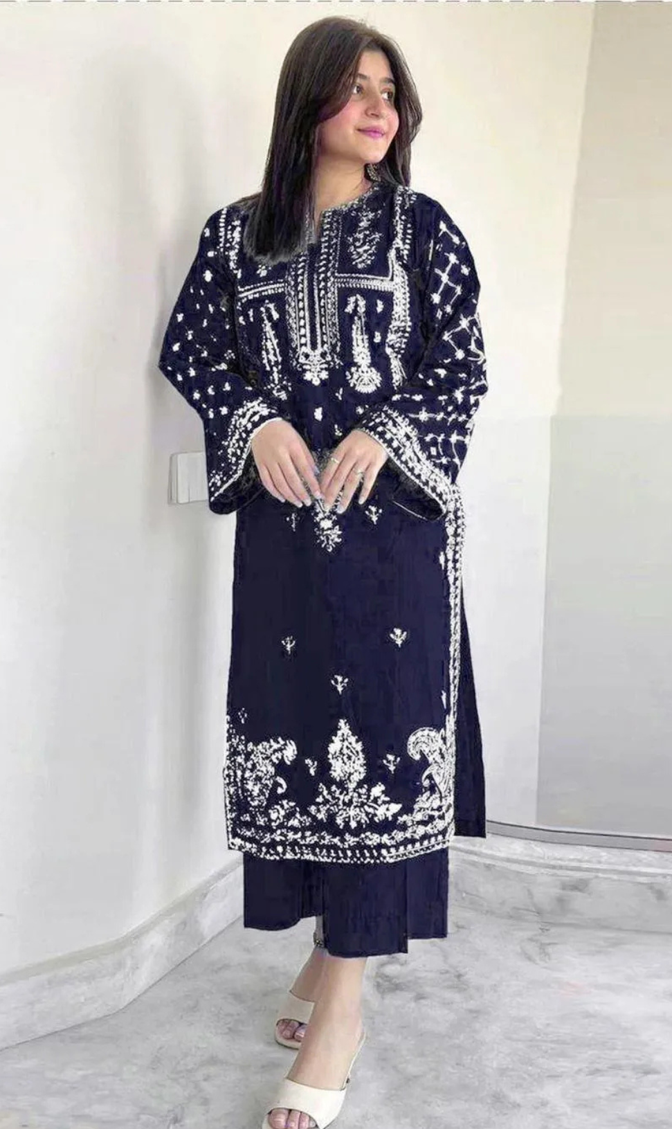 Women Embroidered Dhanak Suit Blue 2 Pcs